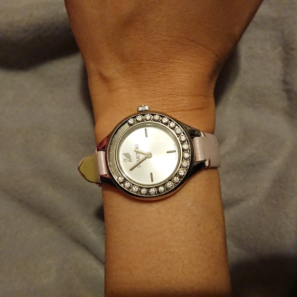 Swarovski pink leather watch - Picture 3 of 4